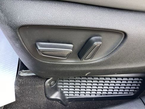 Used 2025 Toyota Sienna LE image 20