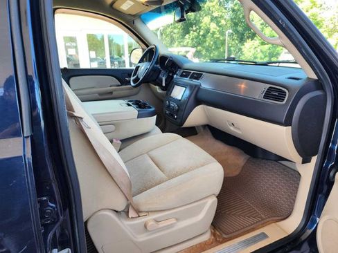 Used 2008 Chevrolet Suburban LS w/ Skid Plate Package AWD/4WD image 18
