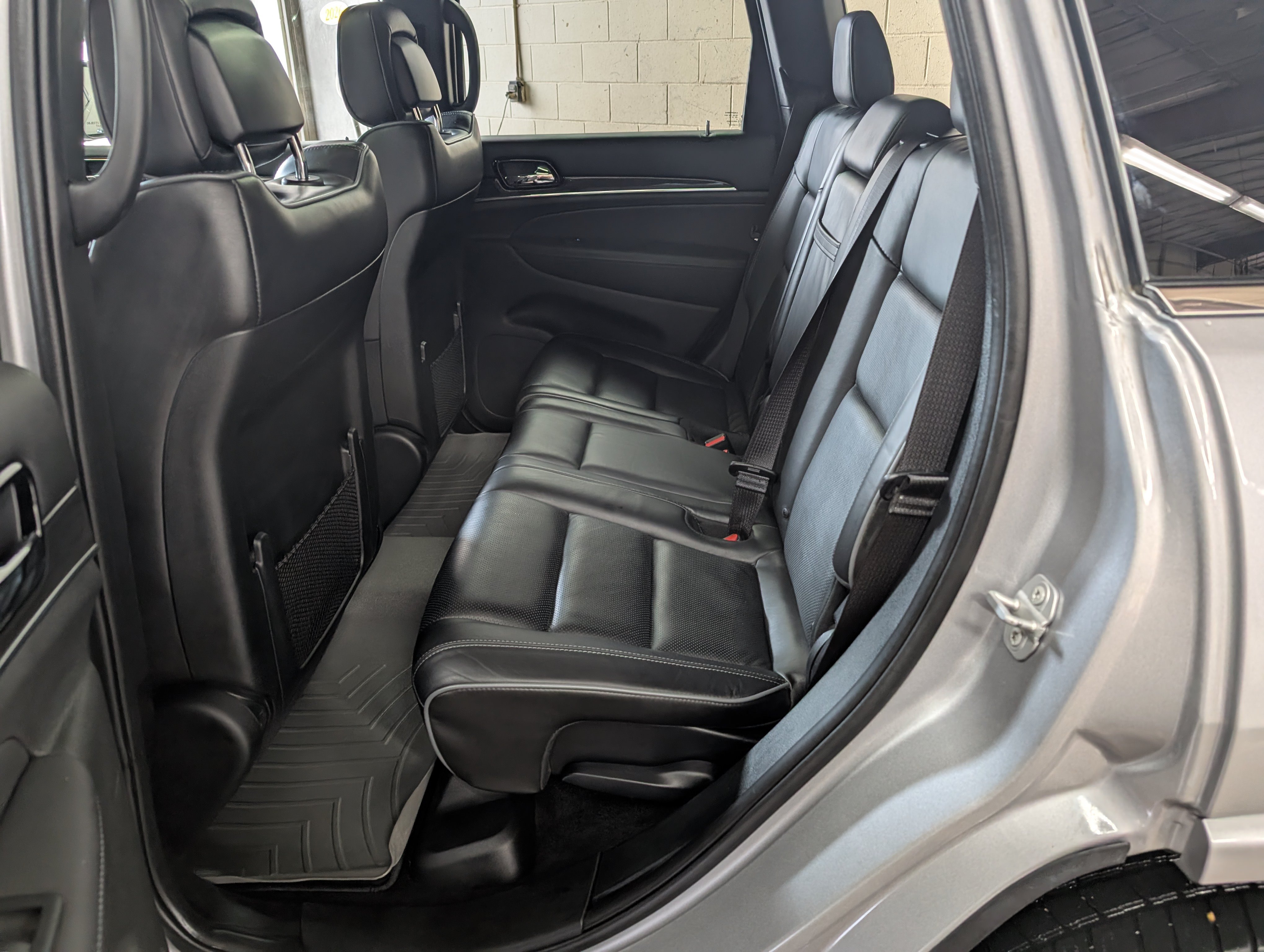 Used 2019 Jeep Grand Cherokee Overland AWD/4WD image 8