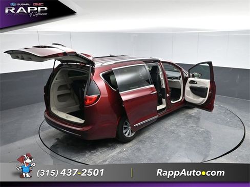 Used 2018 Chrysler Pacifica Touring-L image 26