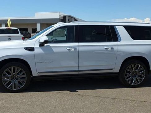New 2026 GMC Yukon XL Denali Ultimate AWD/4WD image 6