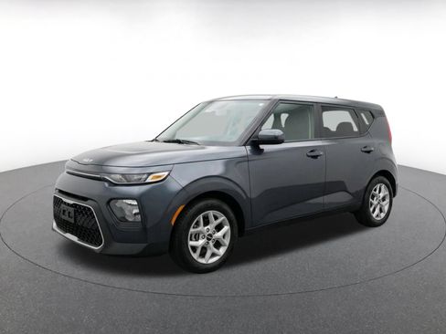 Used 2025 Kia Soul LX w/ LX Technology Package FWD image 3