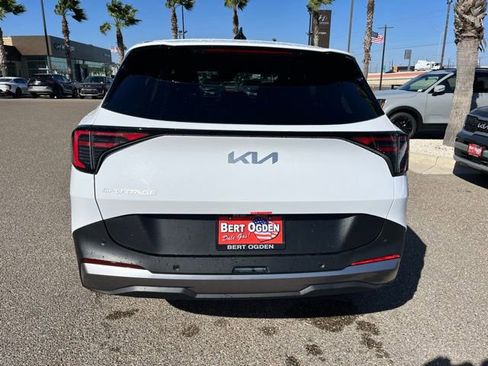 New 2026 Kia Sportage LX FWD image 6
