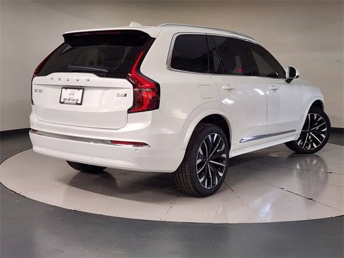 New 2026 Volvo XC90 B6 Ultra image 2
