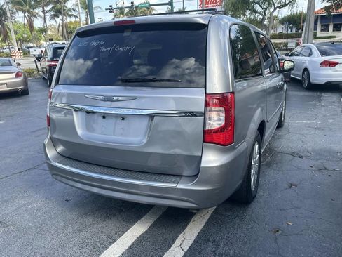 Used 2015 Chrysler Town & Country Touring w/ Driver Convenience Group image 5
