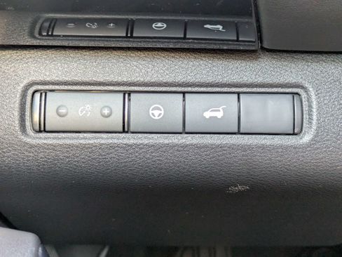 Used 2025 Nissan Pathfinder SV AWD/4WD image 26