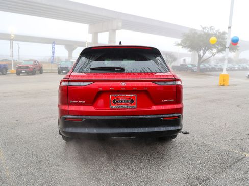 Certified 2025 Toyota Crown Signia Limited w/ Advanced Technology Package image 8