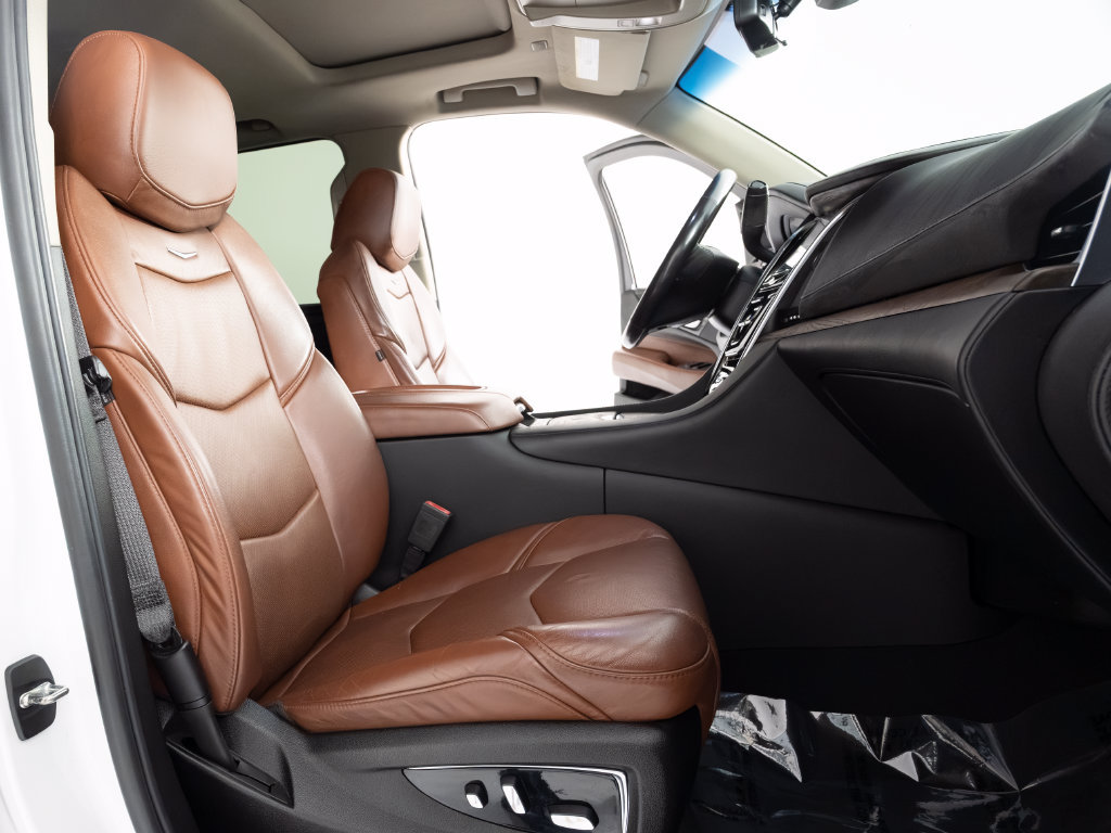 Used 2019 Cadillac Escalade Luxury AWD/4WD image 32
