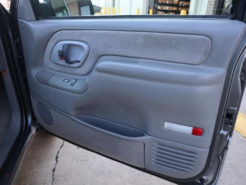 Used 1999 Chevrolet Suburban 2WD w/ Preferred Equipment Group 3 image 10