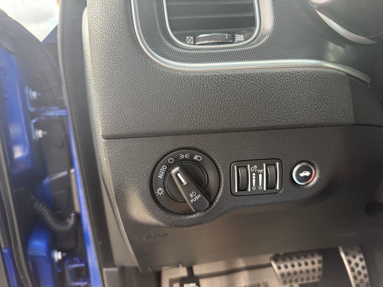 Used 2018 Dodge Charger R/T Scat Pack w/ Dynamics Package RWD image 27