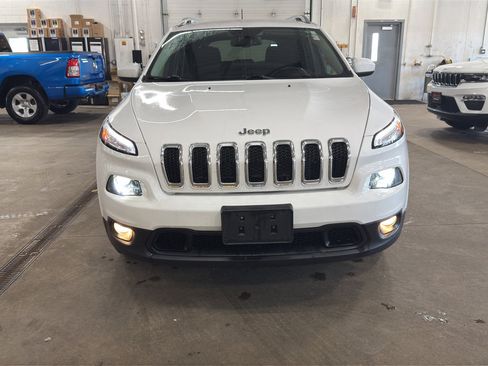 Used 2017 Jeep Cherokee Latitude w/ Comfort/Convenience Group image 2