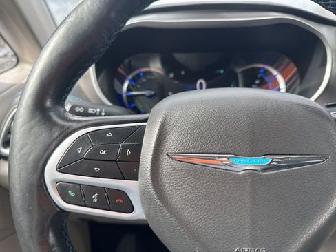 Used 2021 Chrysler Pacifica Touring-L image 23