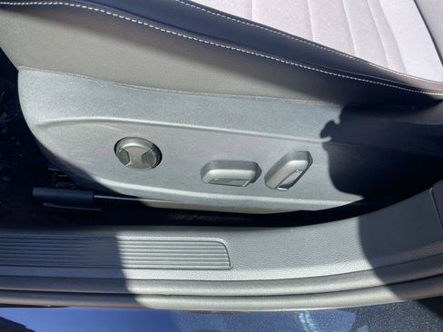 Used 2025 Volkswagen Jetta SE image 23