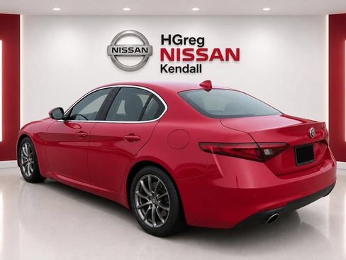 Used 2020 Alfa Romeo Giulia RWD image 2