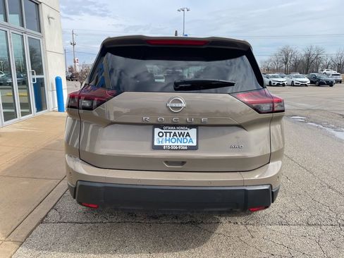 Used 2025 Nissan Rogue SV image 6