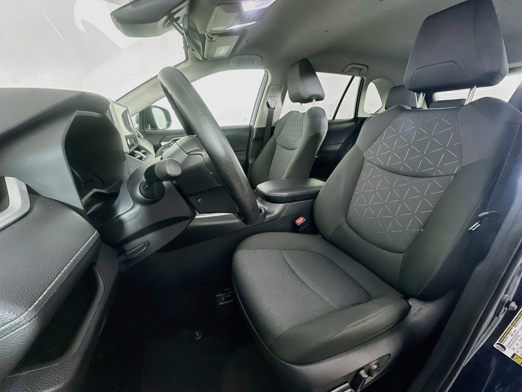 Used 2025 Toyota RAV4 XLE FWD image 13