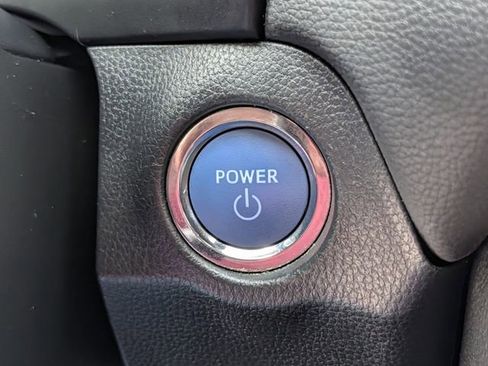 Used 2022 Toyota RAV4 XLE AWD/4WD image 19