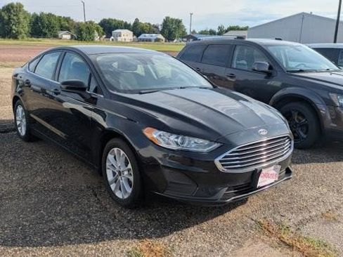 Used 2019 Ford Fusion SE FWD image 2