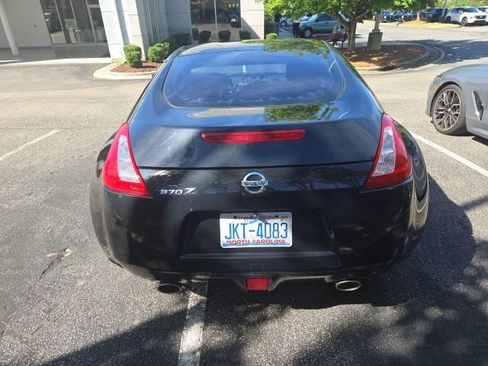 Used 2016 Nissan 370Z Coupe RWD image 4