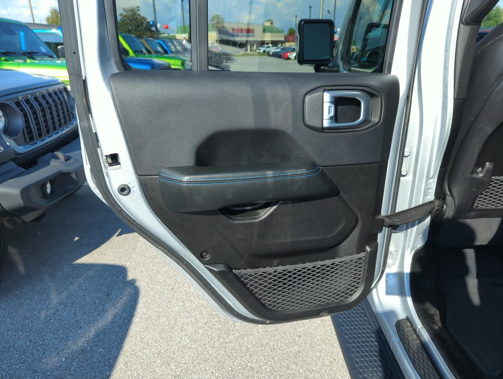 Used 2024 Jeep Wrangler High Altitude AWD/4WD image 24