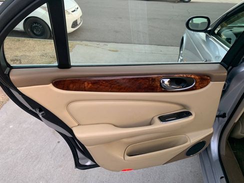 Used 2006 Jaguar XJ8 RWD image 17