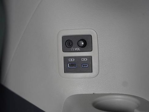 Used 2024 Toyota Sienna Limited AWD/4WD image 59