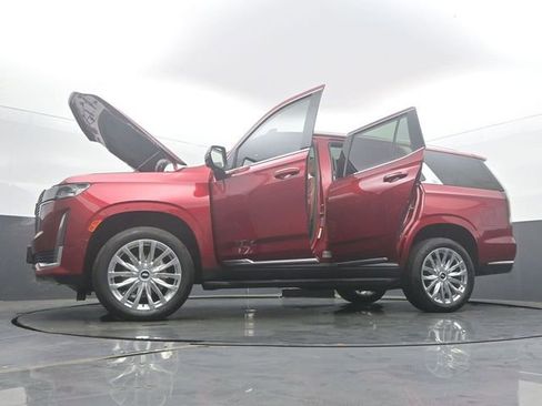 Used 2024 Cadillac Escalade Premium Luxury AWD/4WD image 57