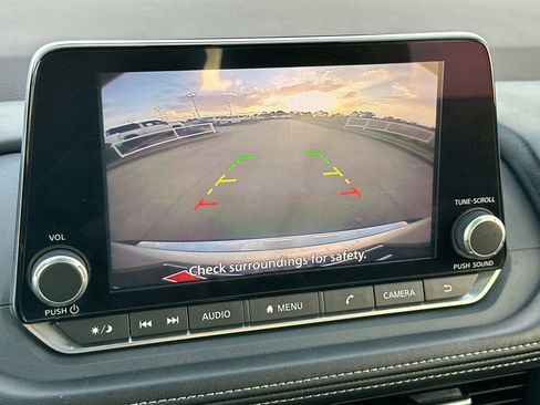 Used 2023 Nissan Rogue SV image 17