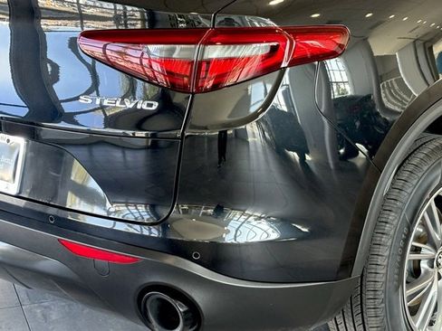 Used 2022 Alfa Romeo Stelvio Sprint image 4