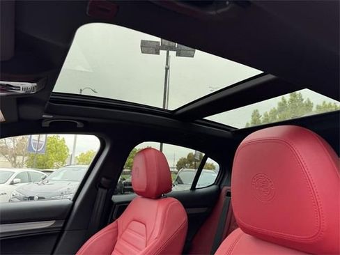 New 2025 Alfa Romeo Stelvio Sprint w/ Veloce Package AWD/4WD image 15