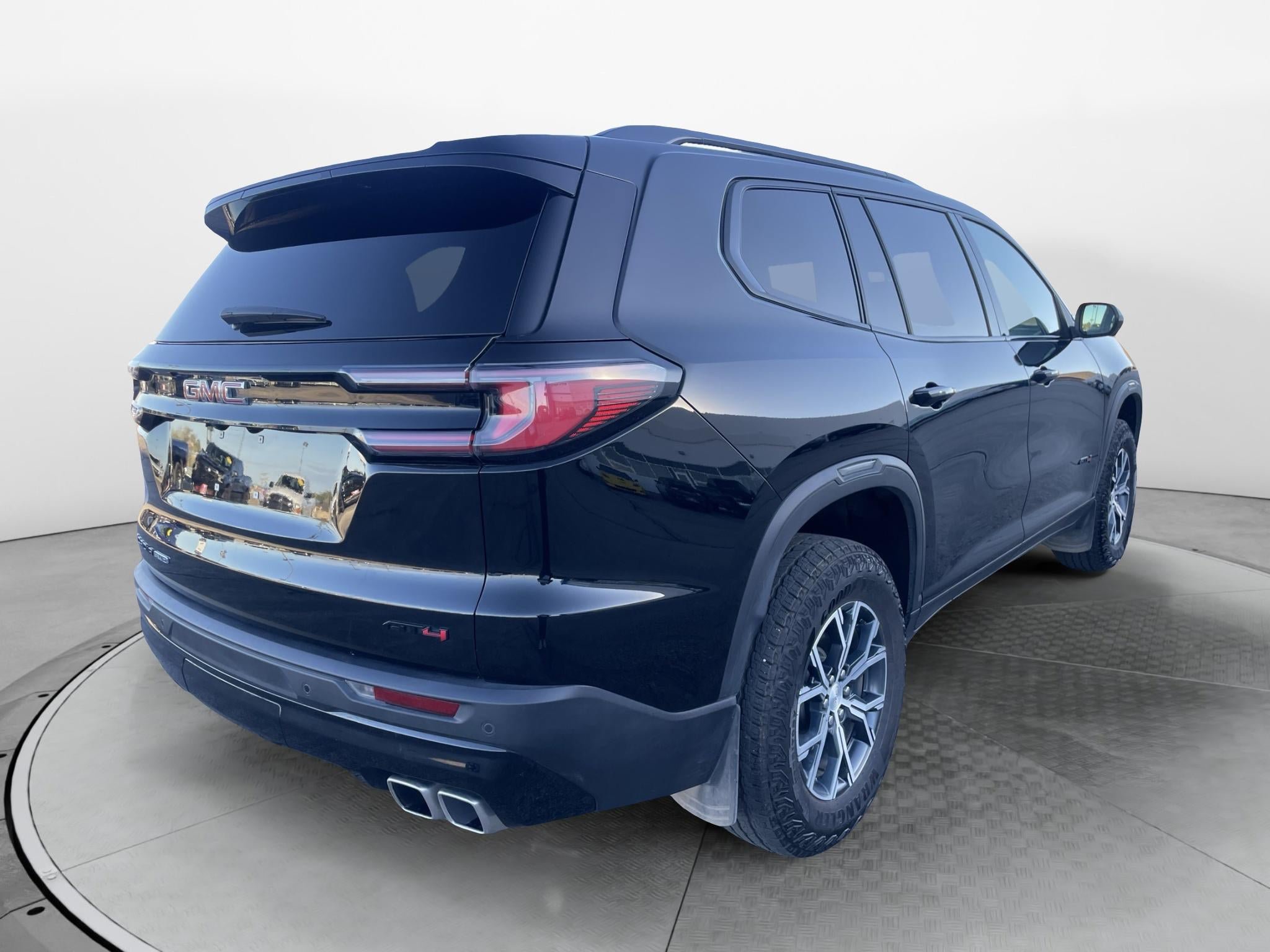 Used 2025 GMC Acadia AT4 w/ LPO, Floor Liner Package AWD/4WD image 5