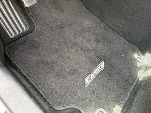 Used 2015 Toyota Camry SE FWD image 17