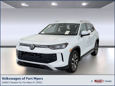 Used 2025 Volkswagen Tiguan S image 1