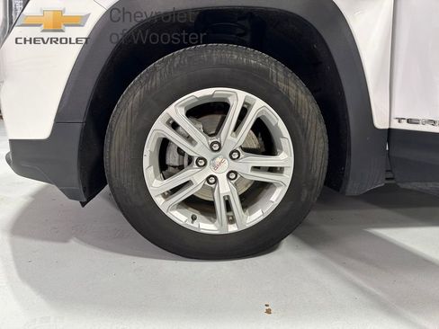 Used 2023 GMC Terrain SLE w/ Driver Convenience Package image 32