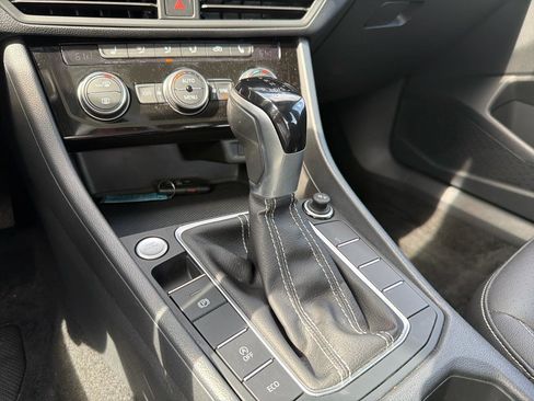 Used 2023 Volkswagen Jetta SE w/ Panoramic Sunroof Package FWD image 23