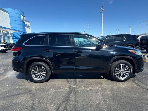 Used 2019 Toyota Highlander XLE image 12