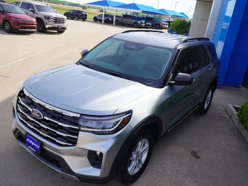 Used 2025 Ford Explorer Active w/ Active Comfort Package RWD image 11