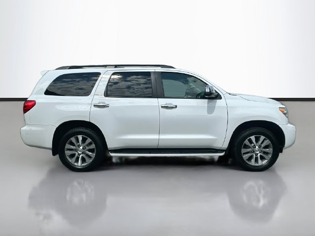 Used 2017 Toyota Sequoia Limited AWD/4WD image 4