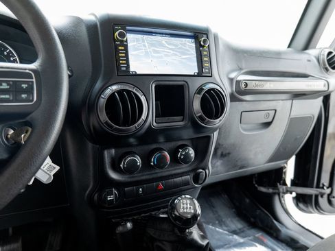 Used 2018 Jeep Wrangler Sport AWD/4WD image 42