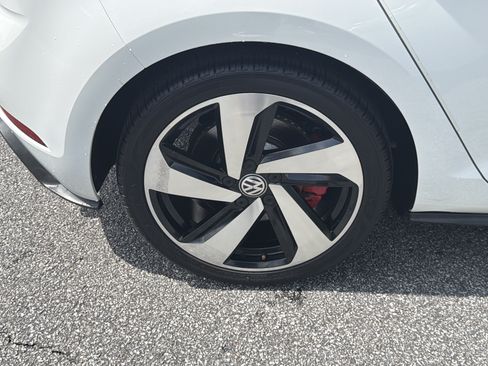 Used 2018 Volkswagen GTI SE FWD image 21