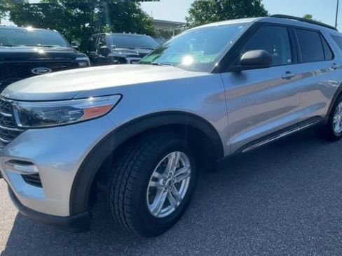 Used 2023 Ford Explorer XLT w/ Equipment Group 202A AWD/4WD image 6