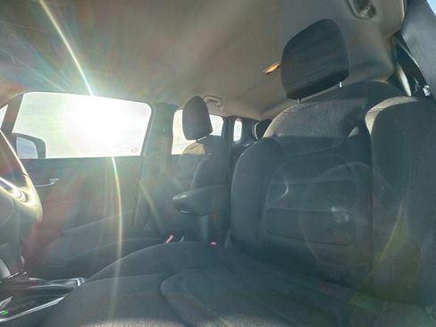 Used 2020 Jeep Renegade Latitude FWD image 37