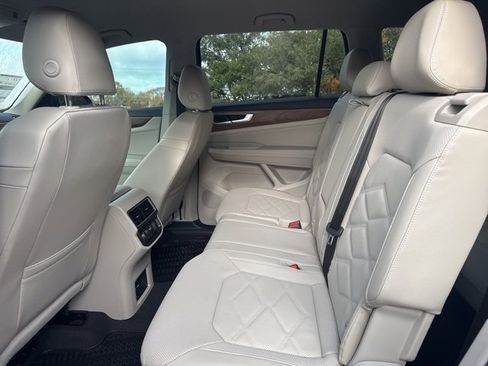 Used 2025 Volkswagen Atlas SE image 24