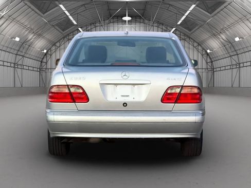 Used 2002 Mercedes-Benz E 320 4MATIC Sedan image 4