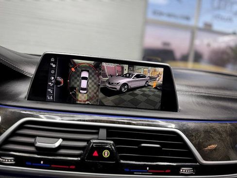 Used 2017 BMW 750i RWD image 29
