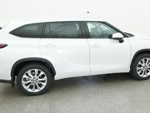 New 2026 Toyota Highlander Limited AWD/4WD image 10