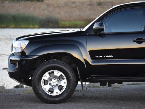 Used 2015 Toyota Tacoma 4x4 Double Cab w/ TRD Off-Road Package image 29