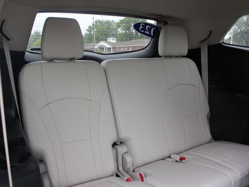 Used 2023 Buick Enclave Essence FWD image 34