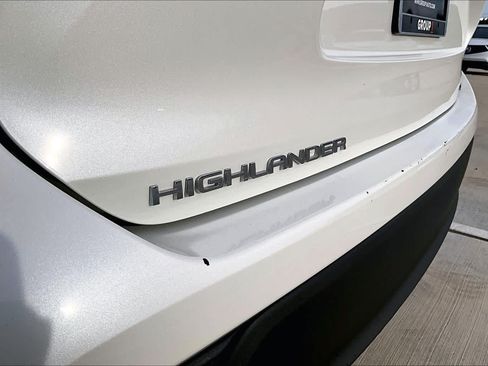 Used 2020 Toyota Highlander XLE FWD image 10