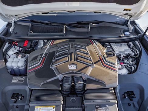 Used 2025 Lamborghini Urus SE image 17